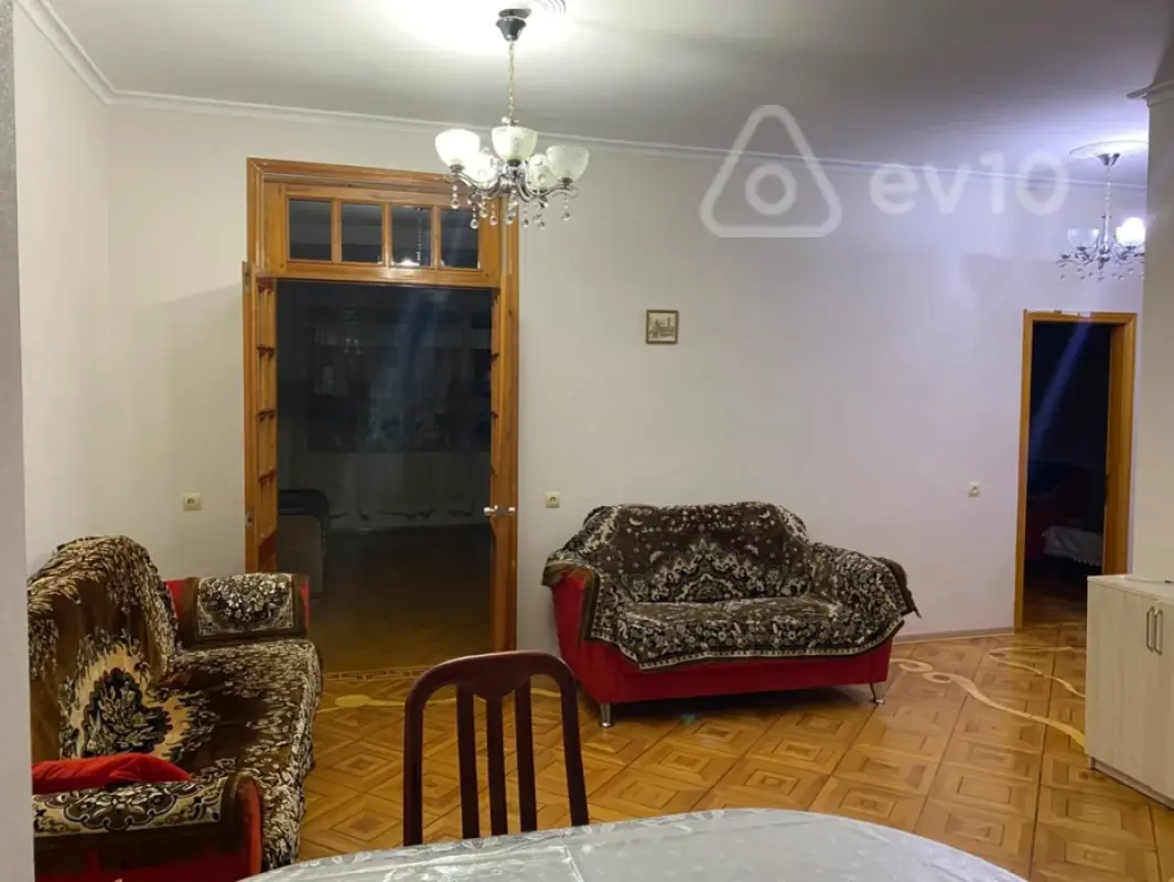 Kirayə verilir 5 otaqlı köhnə tikili 130 m²