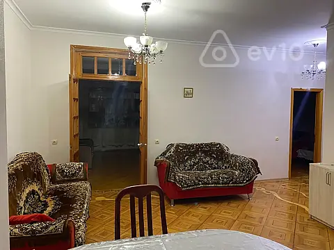 Kirayə verilir 5 otaqlı köhnə tikili 130 m² — Bakı, Nəsimi 5 otaq 130.00 m²