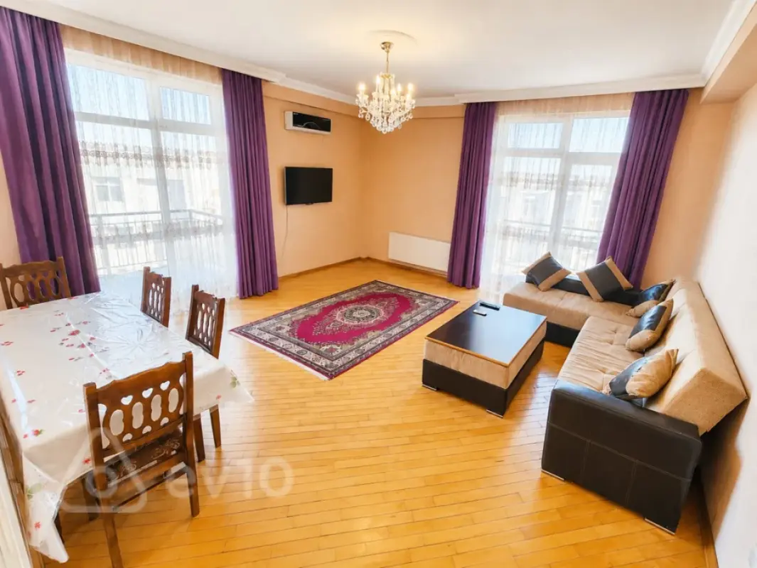 Kirayə verilir 3 otaqlı yeni tikili 135 m²