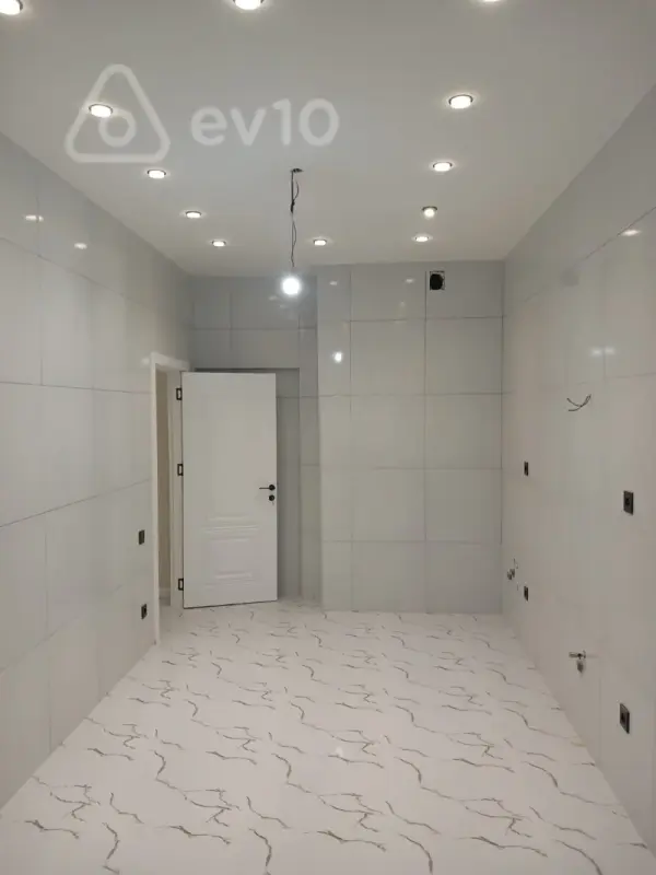 Satılır 2 otaqlı yeni tikili 72 m²