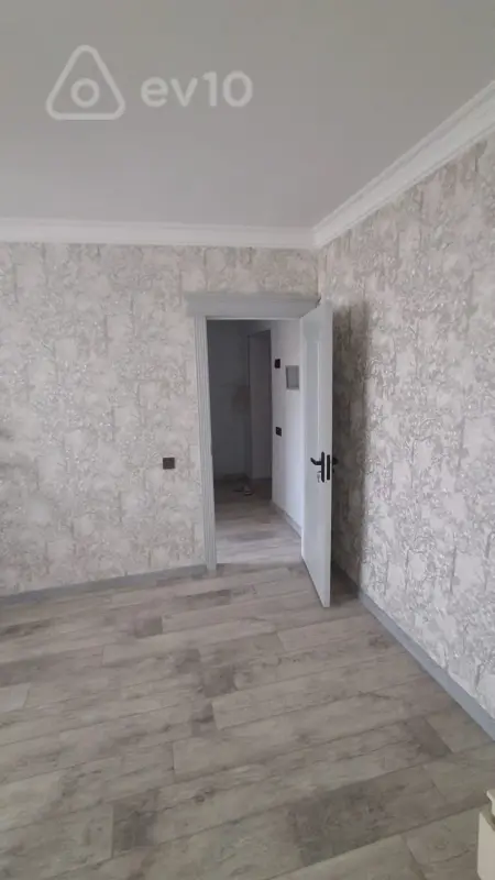 Kirayə verilir 2 otaqlı köhnə tikili 56 m²