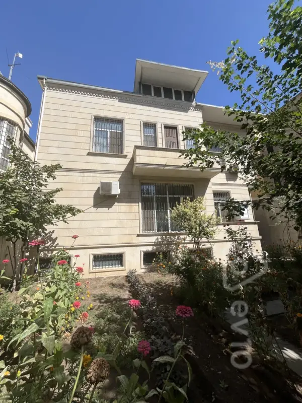 Satılır 6 otaqlı həyət evi 450 m²