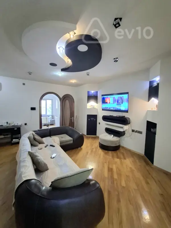 Kirayə verilir 3 otaqlı köhnə tikili 115 m²