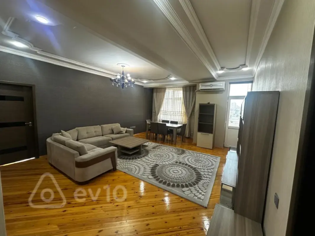 Kirayə verilir 4 otaqlı yeni tikili 130 m²