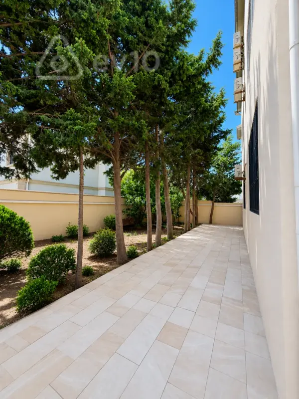 Kirayə verilir 9 otaqlı həyət evi 450 m²