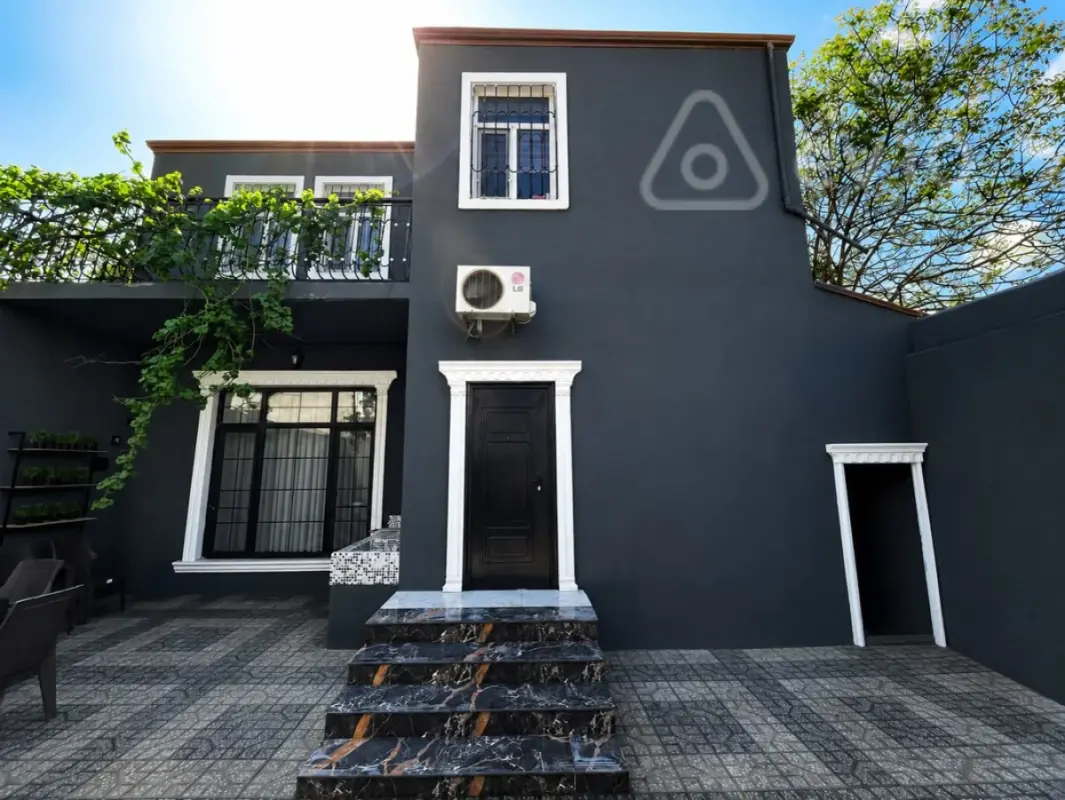 Satılır 4 otaqlı həyət evi 250 m²