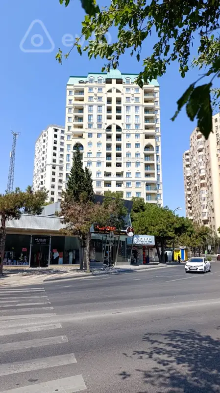 Satılır 4 otaqlı yeni tikili 215 m²