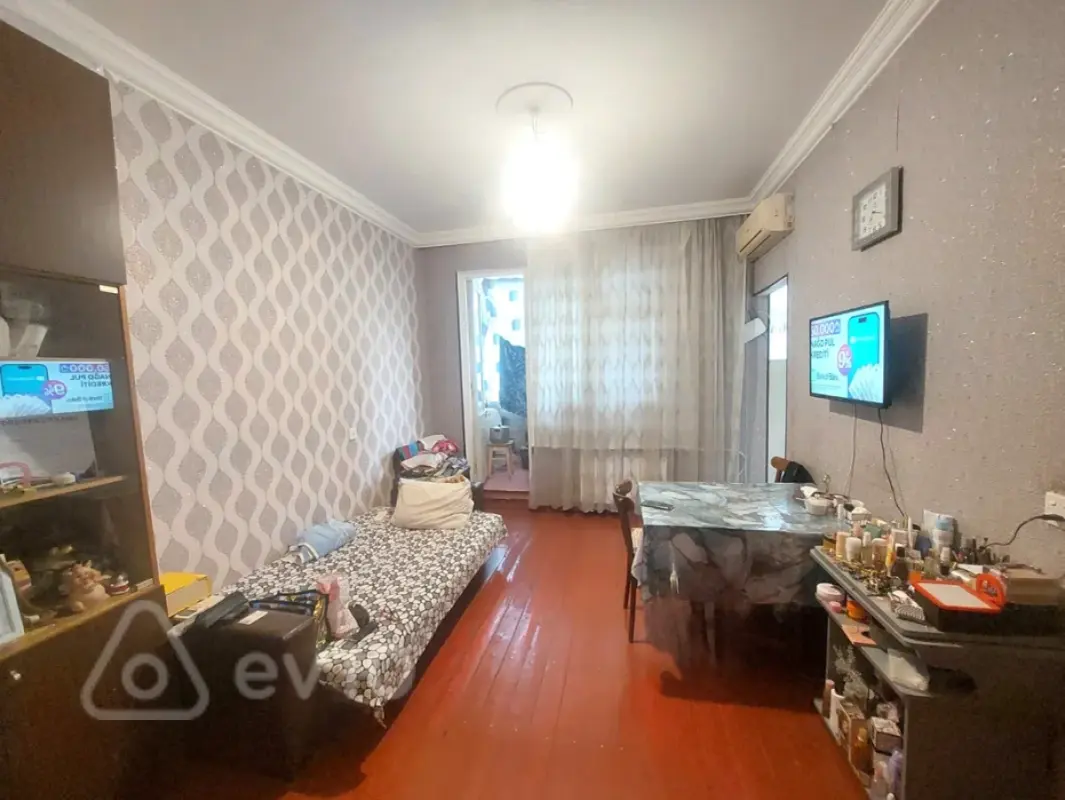 Satılır 2 otaqlı köhnə tikili 55 m²