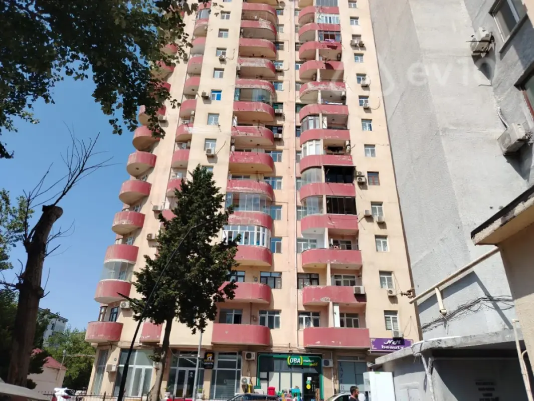 Satılır 3 otaqlı yeni tikili 135 m²