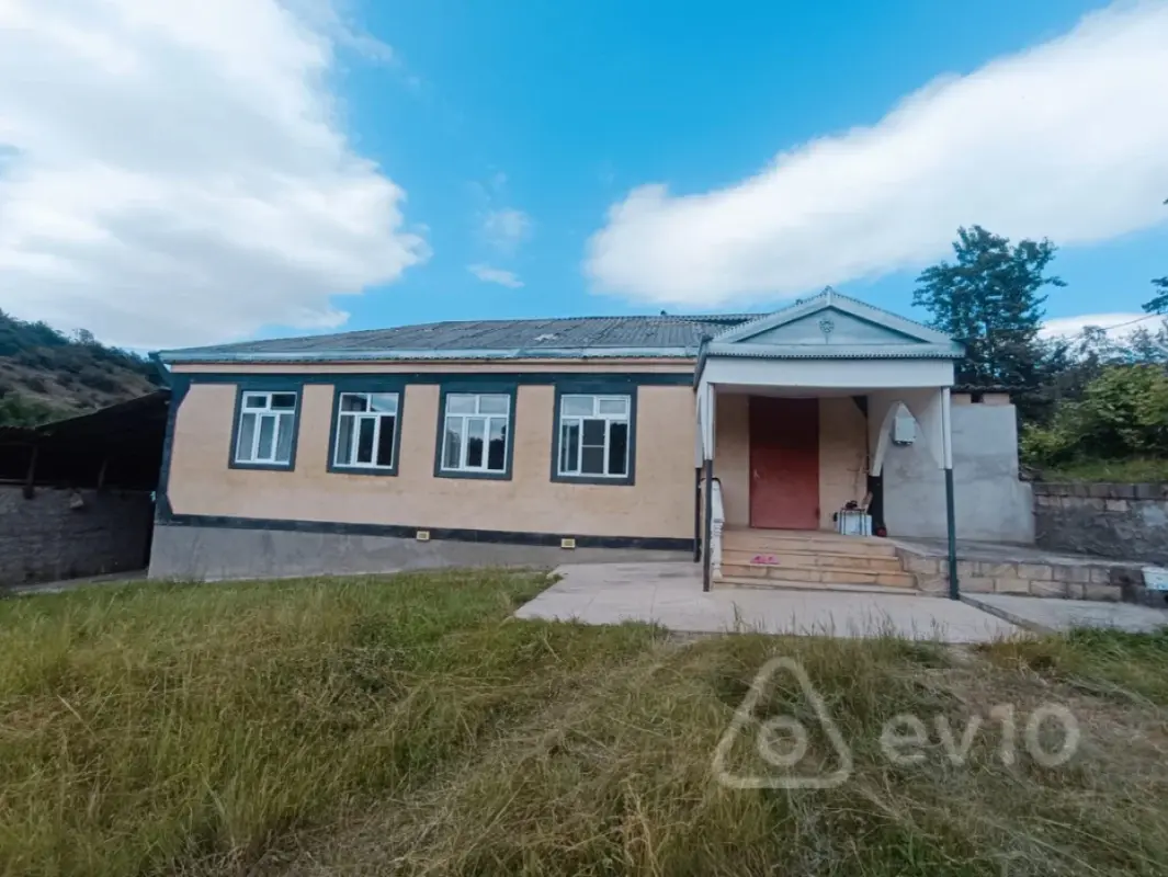 Satılır 4 otaqlı həyət evi 150 m²