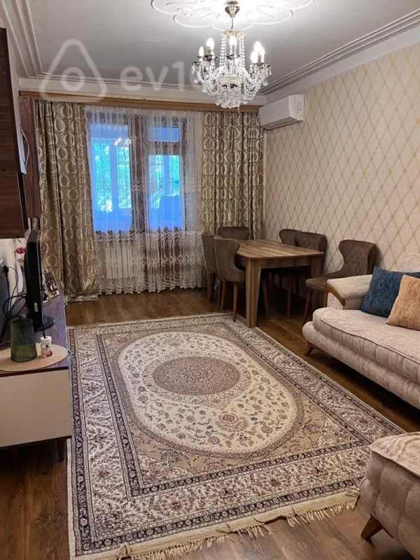 Satılır 3 otaqlı köhnə tikili 90 m²