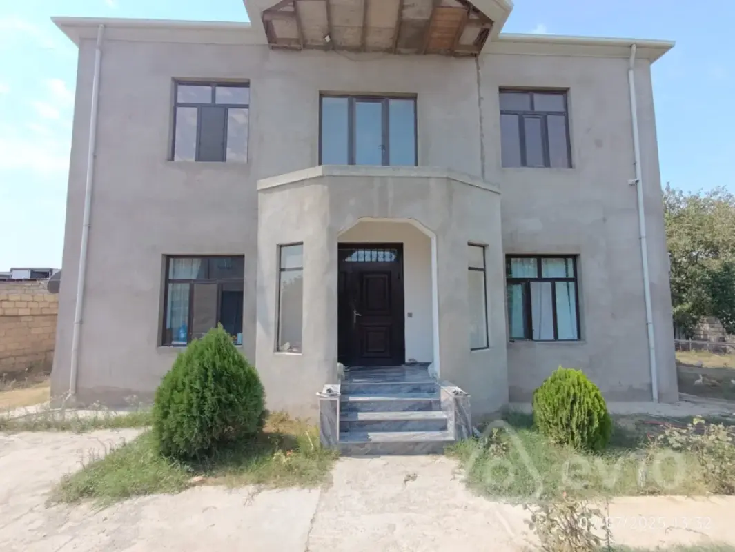 Satılır 6 otaqlı həyət evi 240 m²