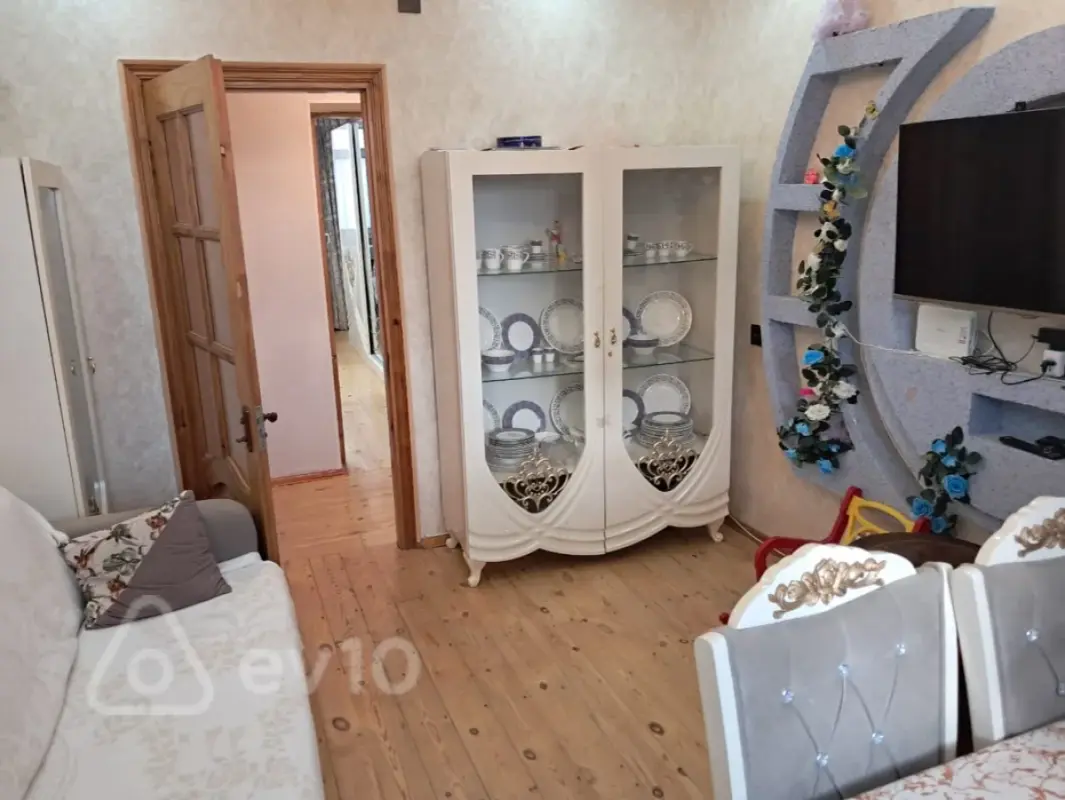Satılır 2 otaqlı köhnə tikili 60 m²