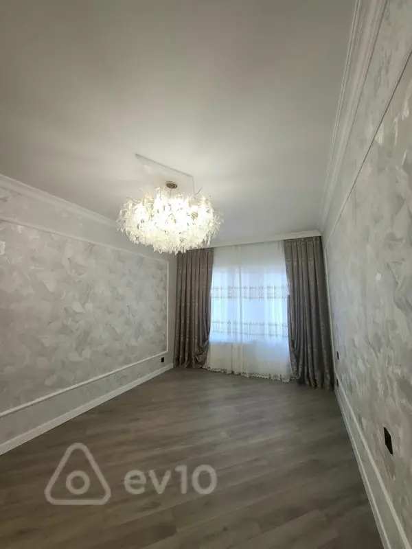 Satılır 3 otaqlı köhnə tikili 90 m²