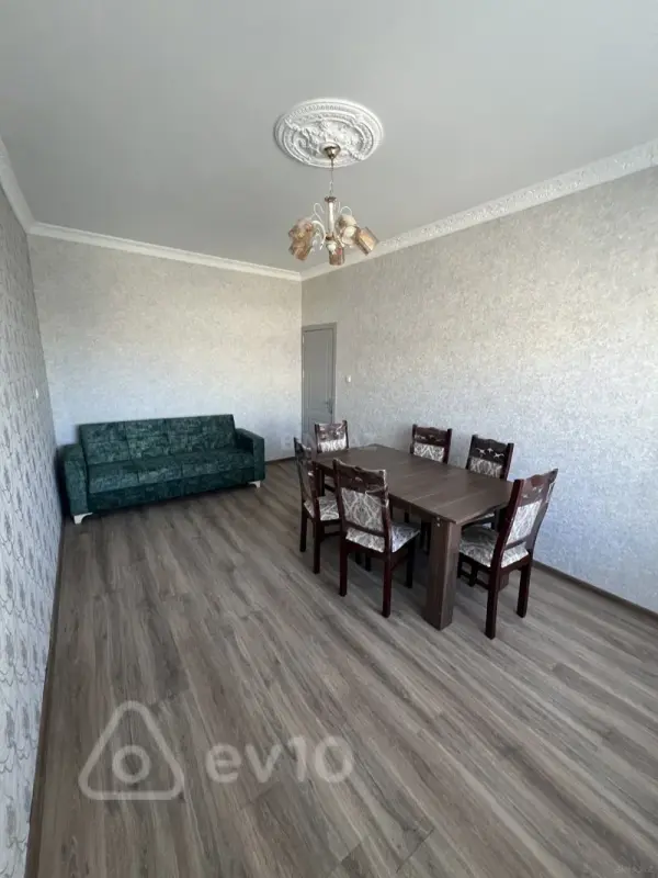 Satılır 2 otaqlı köhnə tikili 60 m²