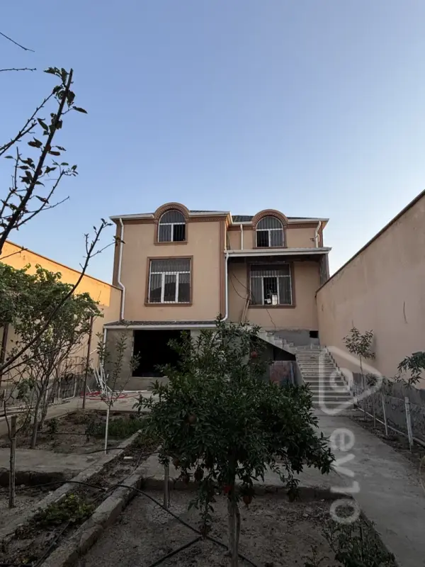 Satılır 7 otaqlı həyət evi 300 m²