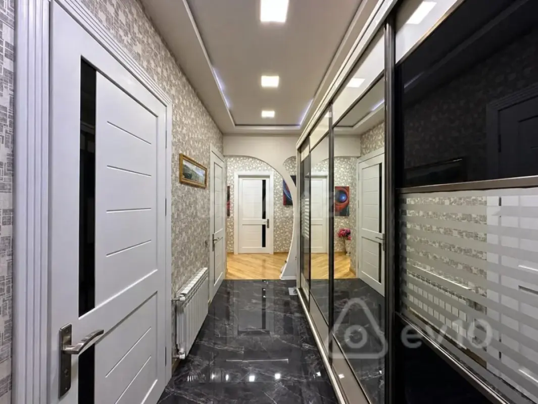 Satılır 3 otaqlı yeni tikili 95 m²