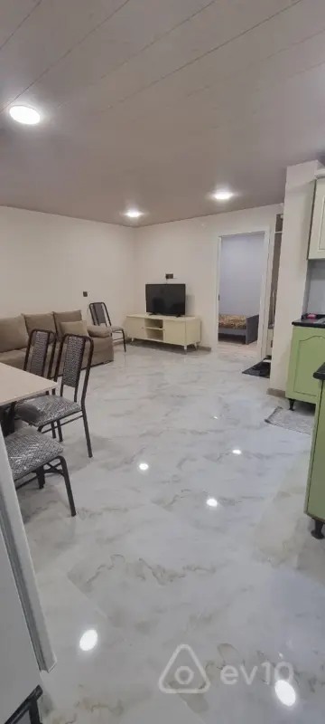 Kirayə verilir 2 otaqlı köhnə tikili 60 m²
