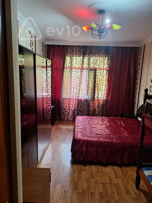 Kirayə verilir 2 otaqlı köhnə tikili 59 m²