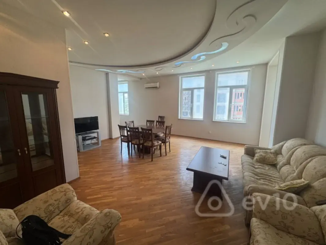 Kirayə verilir 2 otaqlı yeni tikili 90 m²