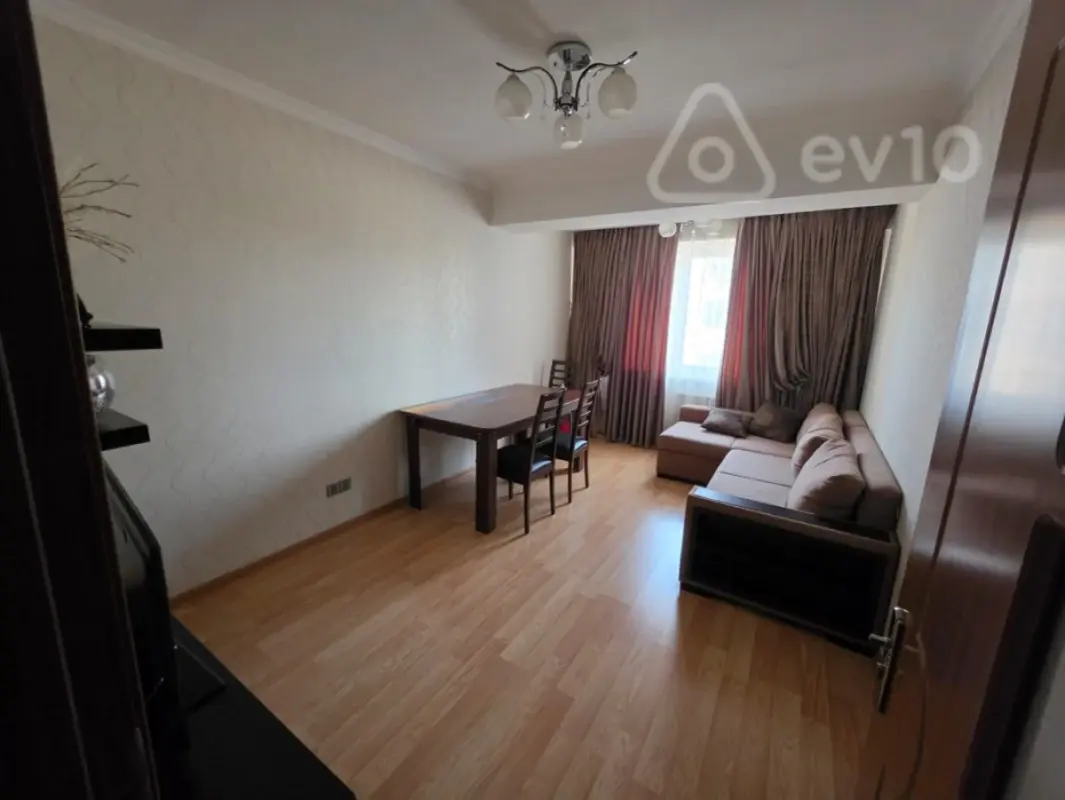 Satılır 3 otaqlı köhnə tikili 102 m²