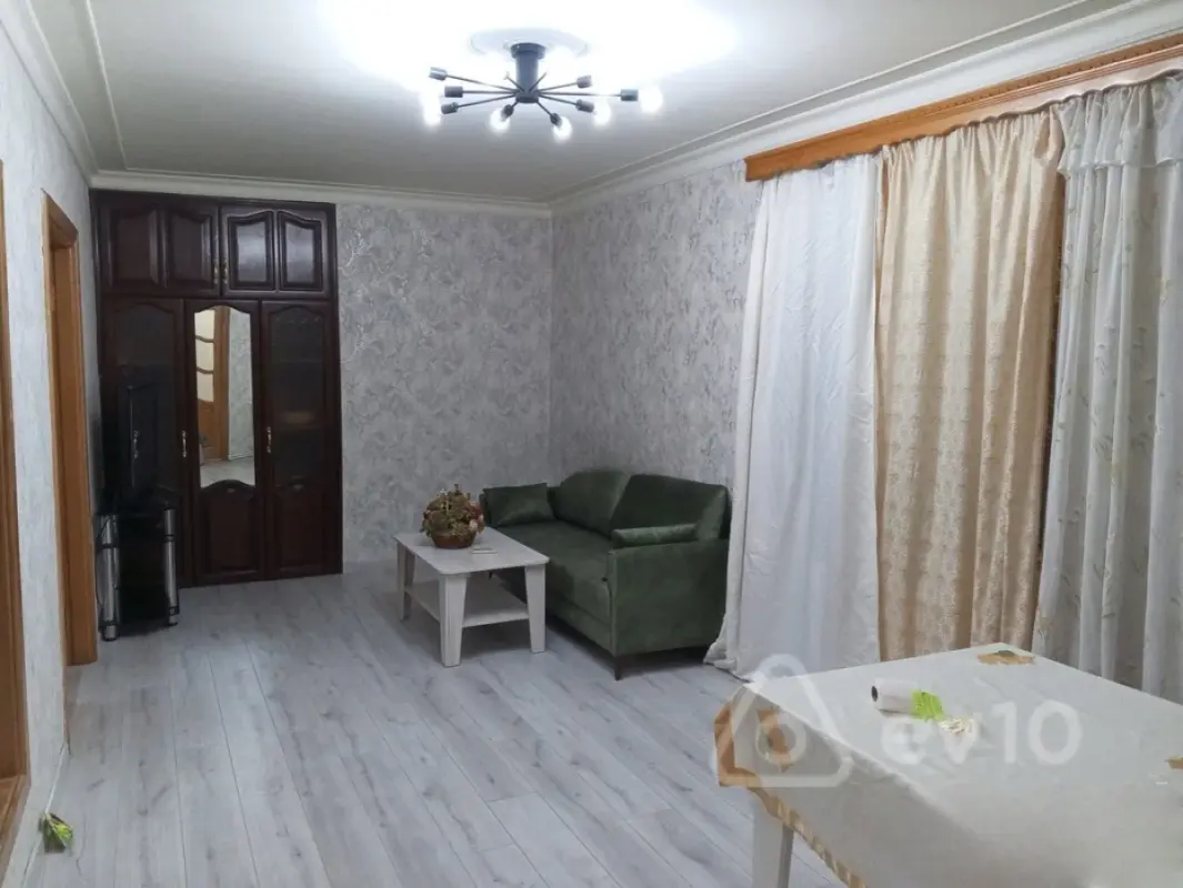 Kirayə verilir 3 otaqlı köhnə tikili 100 m²