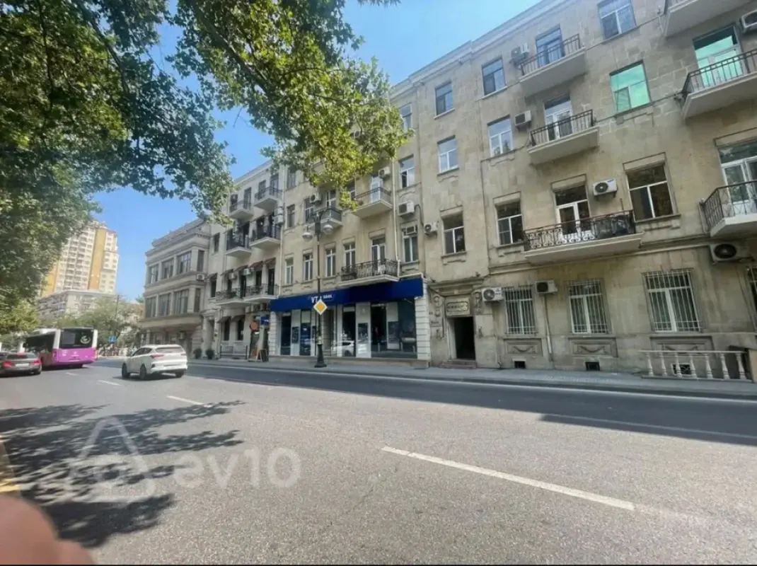 Satılır 3 otaqlı köhnə tikili 120 m²
