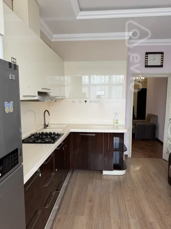 Kirayə verilir 3 otaqlı yeni tikili 110 m²