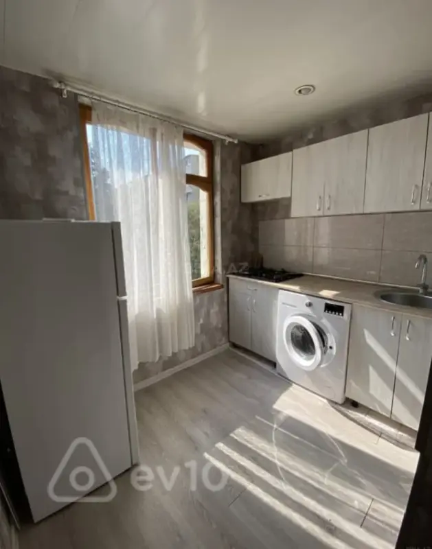 Kirayə verilir 1 otaqlı köhnə tikili 35 m²