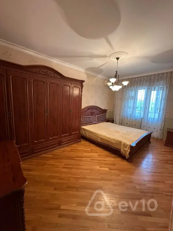 Kirayə verilir 3 otaqlı köhnə tikili 85 m²