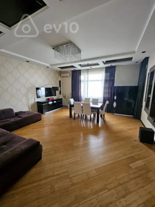 Satılır 3 otaqlı yeni tikili 135 m²