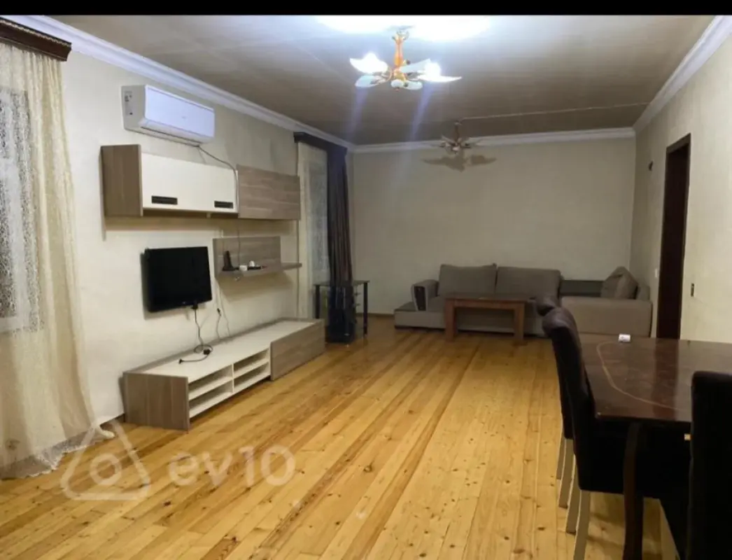 Satılır 3 otaqlı köhnə tikili 110 m²