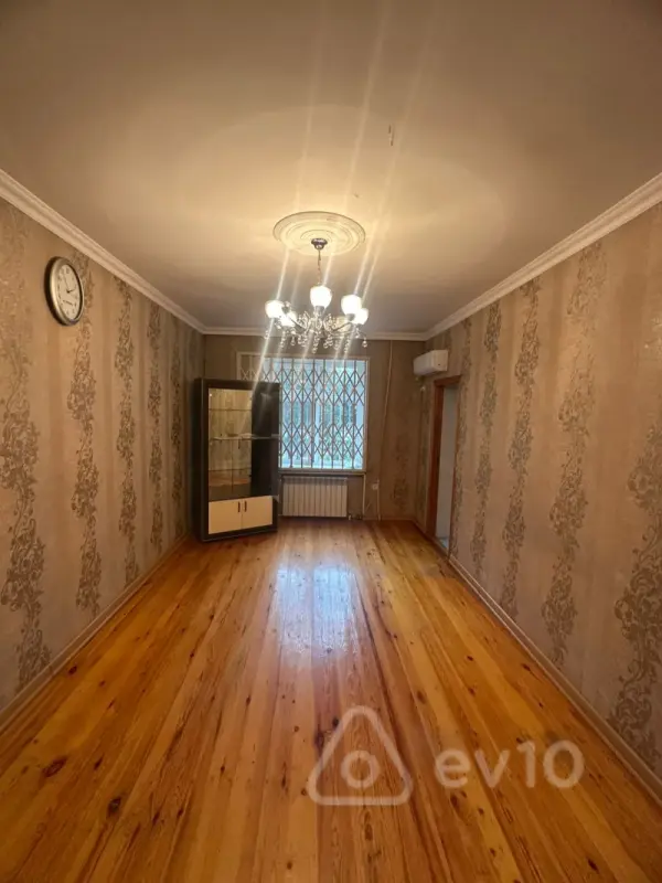 Satılır 2 otaqlı köhnə tikili 65 m²