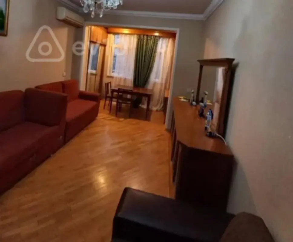 Kirayə verilir 2 otaqlı köhnə tikili 55 m²