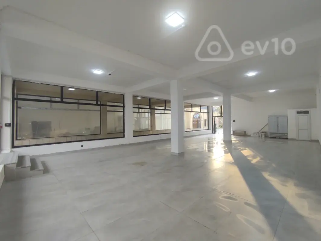 Kirayə verilir mənzil 1000 m²