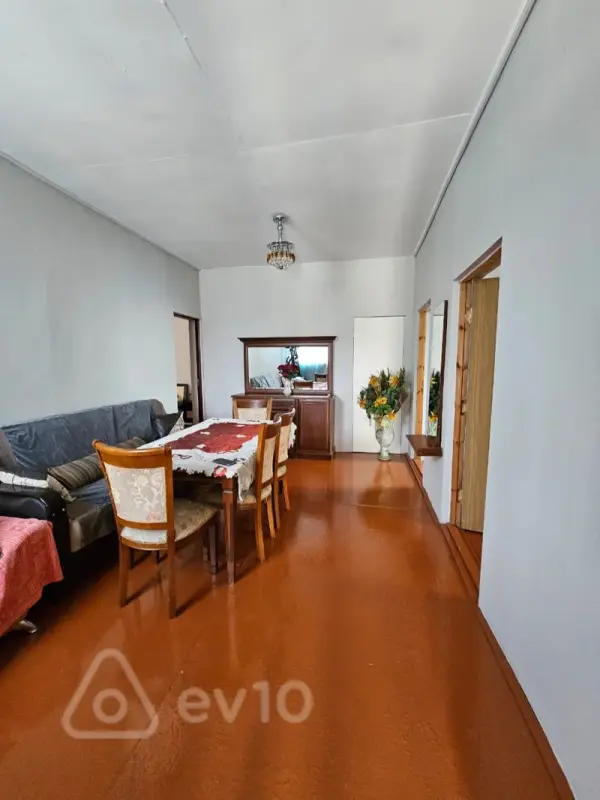 Kirayə verilir 4 otaqlı köhnə tikili 100 m²
