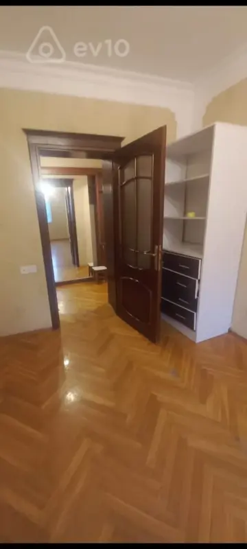 Satılır 3 otaqlı köhnə tikili 72 m²