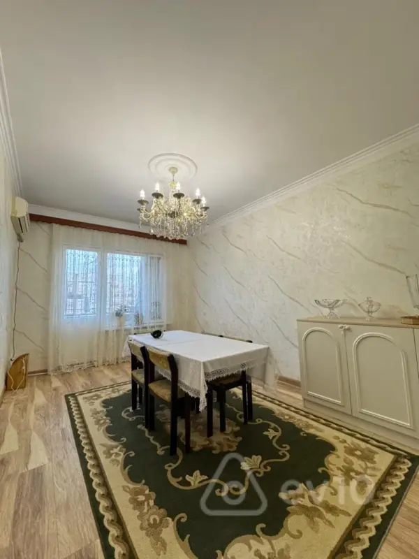 Satılır 4 otaqlı köhnə tikili 100 m²
