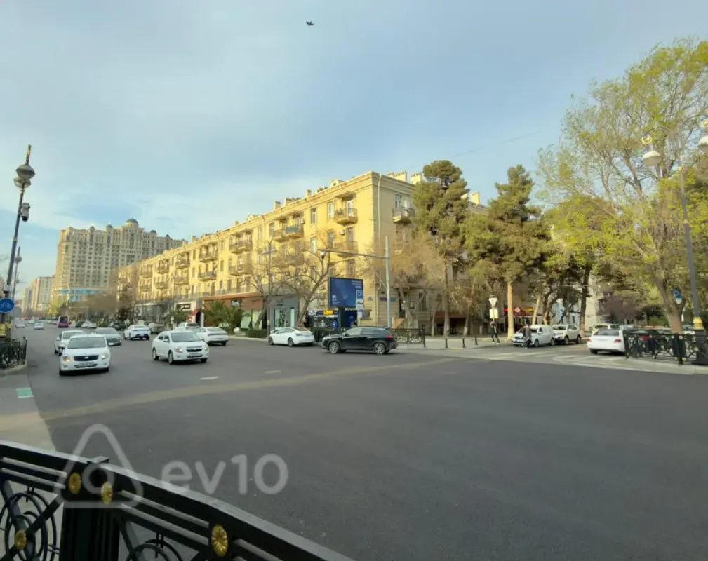 Satılır 3 otaqlı köhnə tikili 80 m²