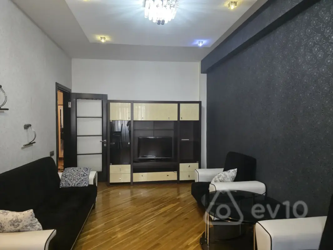 Kirayə verilir 3 otaqlı yeni tikili 140 m²