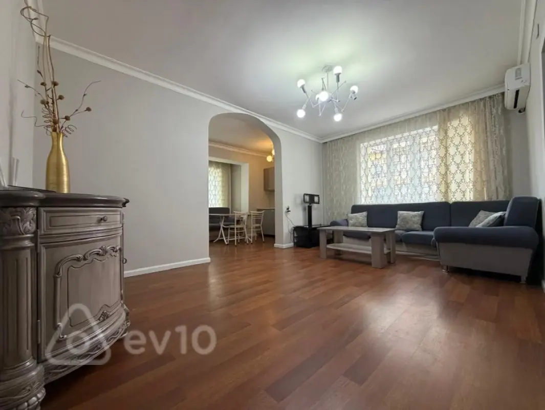 Kirayə verilir 4 otaqlı köhnə tikili 100 m²