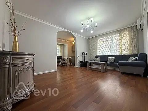 Kirayə verilir 4 otaqlı köhnə tikili 100 m² — Bakı, Səbail 4 otaq 100.00 m²