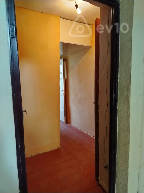 Kirayə verilir 2 otaqlı köhnə tikili 42 m²