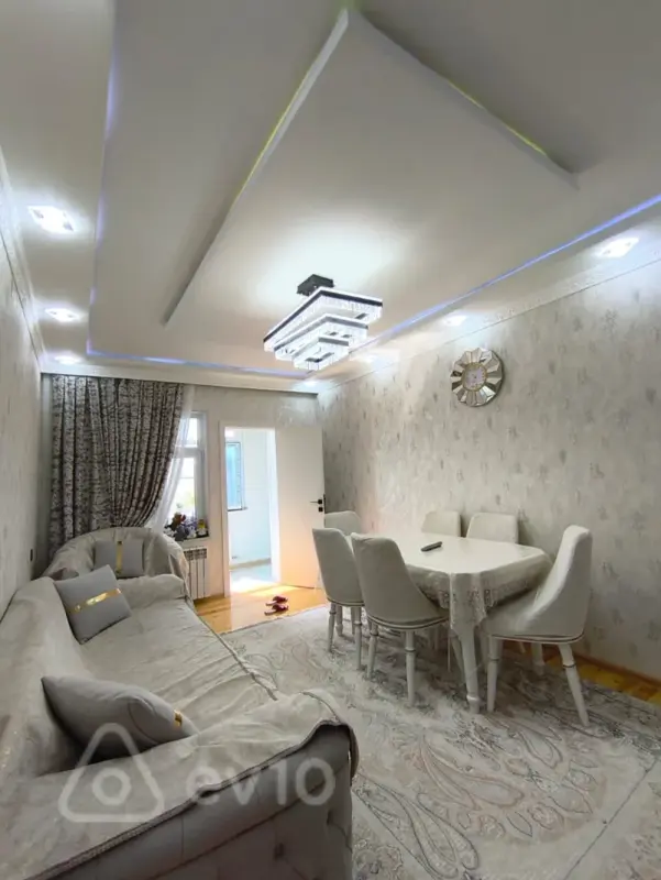 Kirayə verilir 2 otaqlı köhnə tikili 50 m²