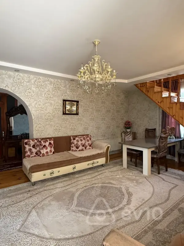 Kirayə verilir 8 otaqlı həyət evi 200 m²