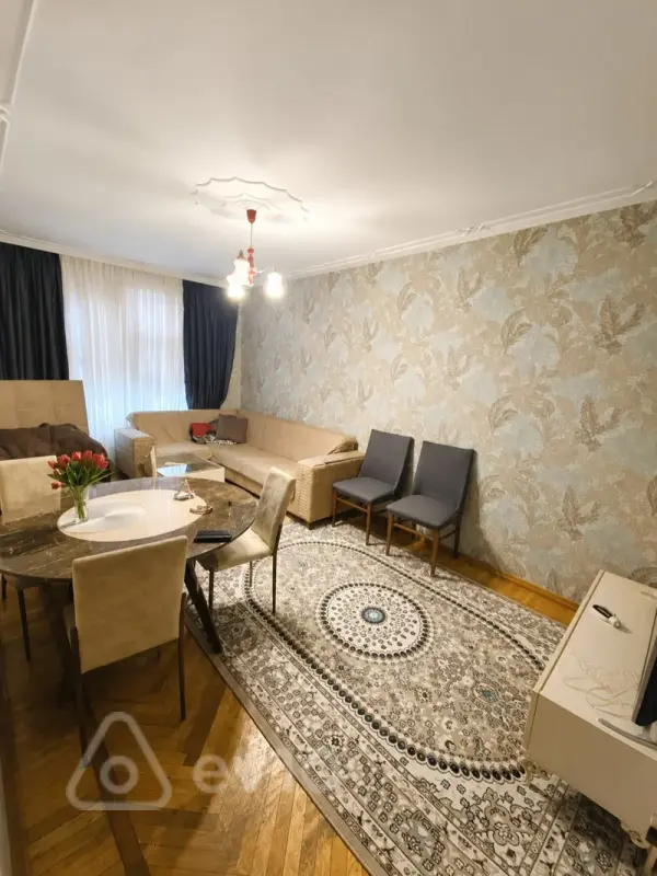 Satılır 2 otaqlı köhnə tikili 55 m²