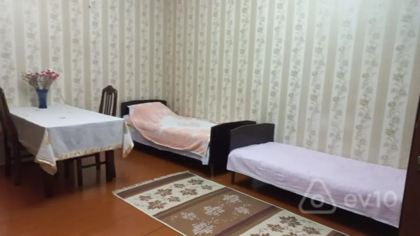 Kirayə verilir 1 otaqlı köhnə tikili 45 m²