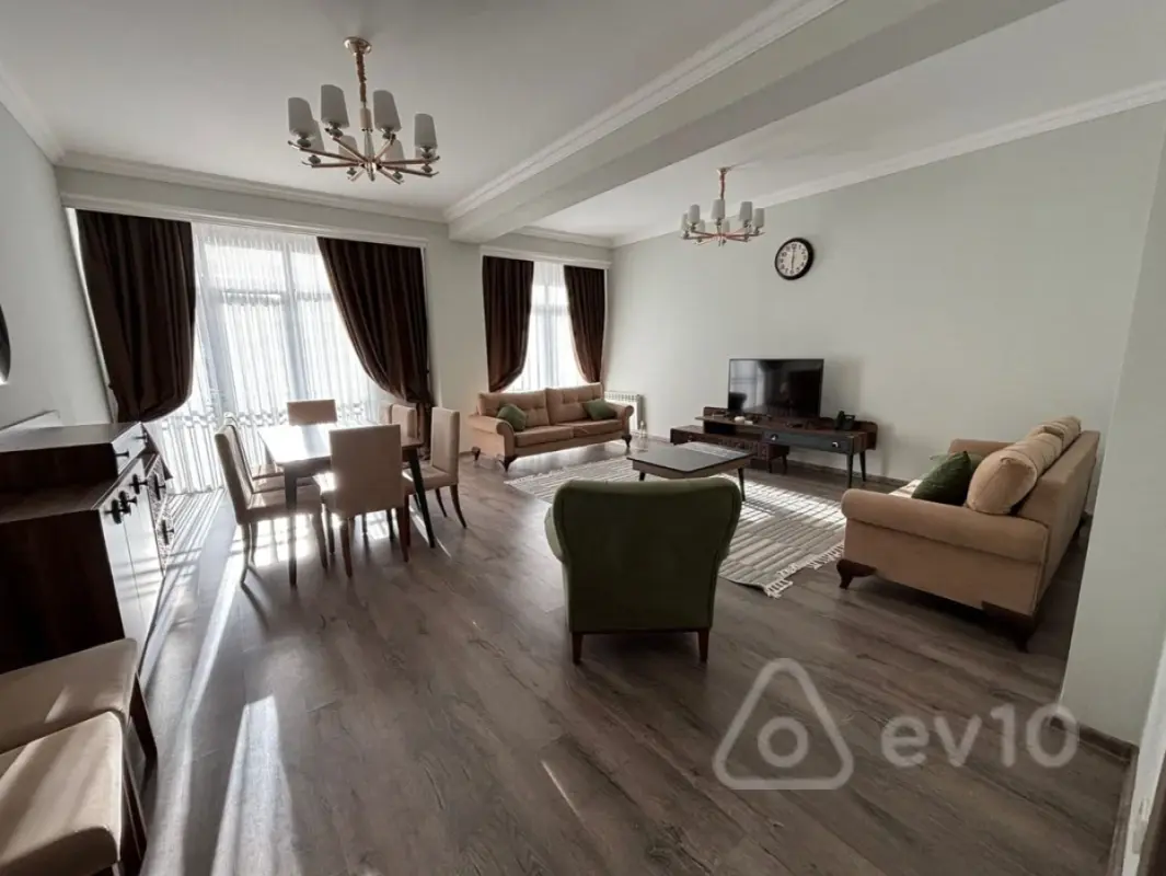 Kirayə verilir 4 otaqlı yeni tikili 180 m²