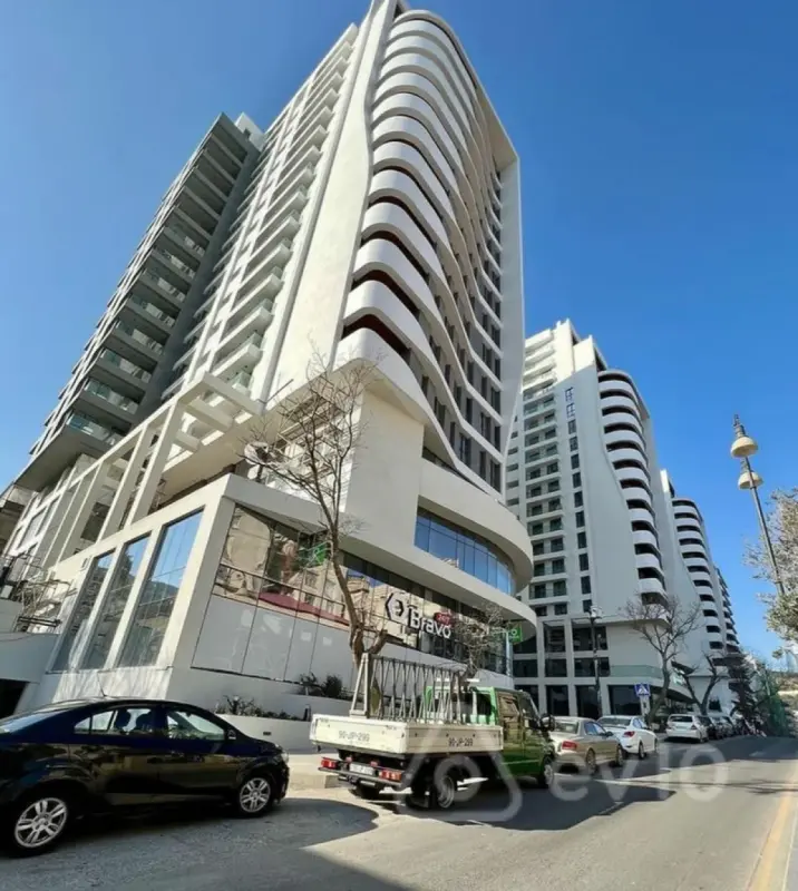 Satılır 5 otaqlı yeni tikili 303 m²