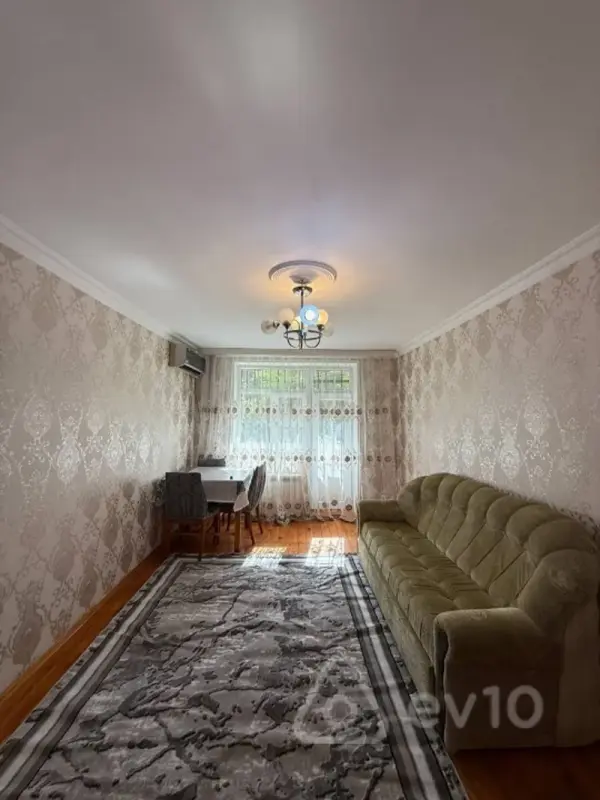Kirayə verilir 2 otaqlı köhnə tikili 65 m²